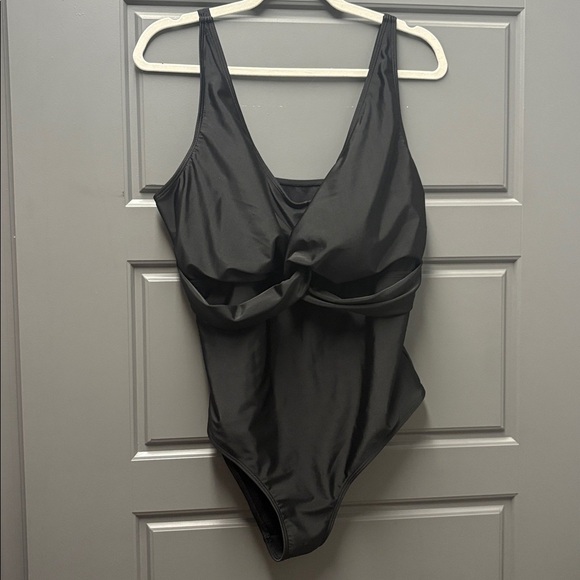 Black one piece bathing suit  with adjustable straps Medium coverage NWOT - Picture 1 of 11